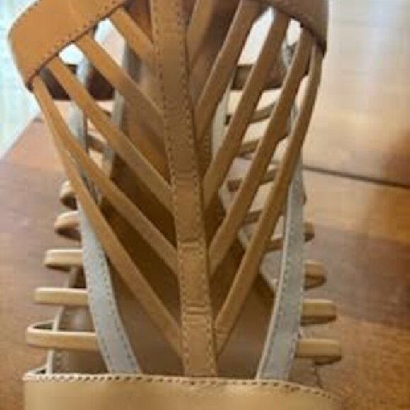 NWOT Calvin Klein CAMELLA Sandstorm Grey Leather‎ Heels Sandals Size 9.5 - Picture 5 of 9